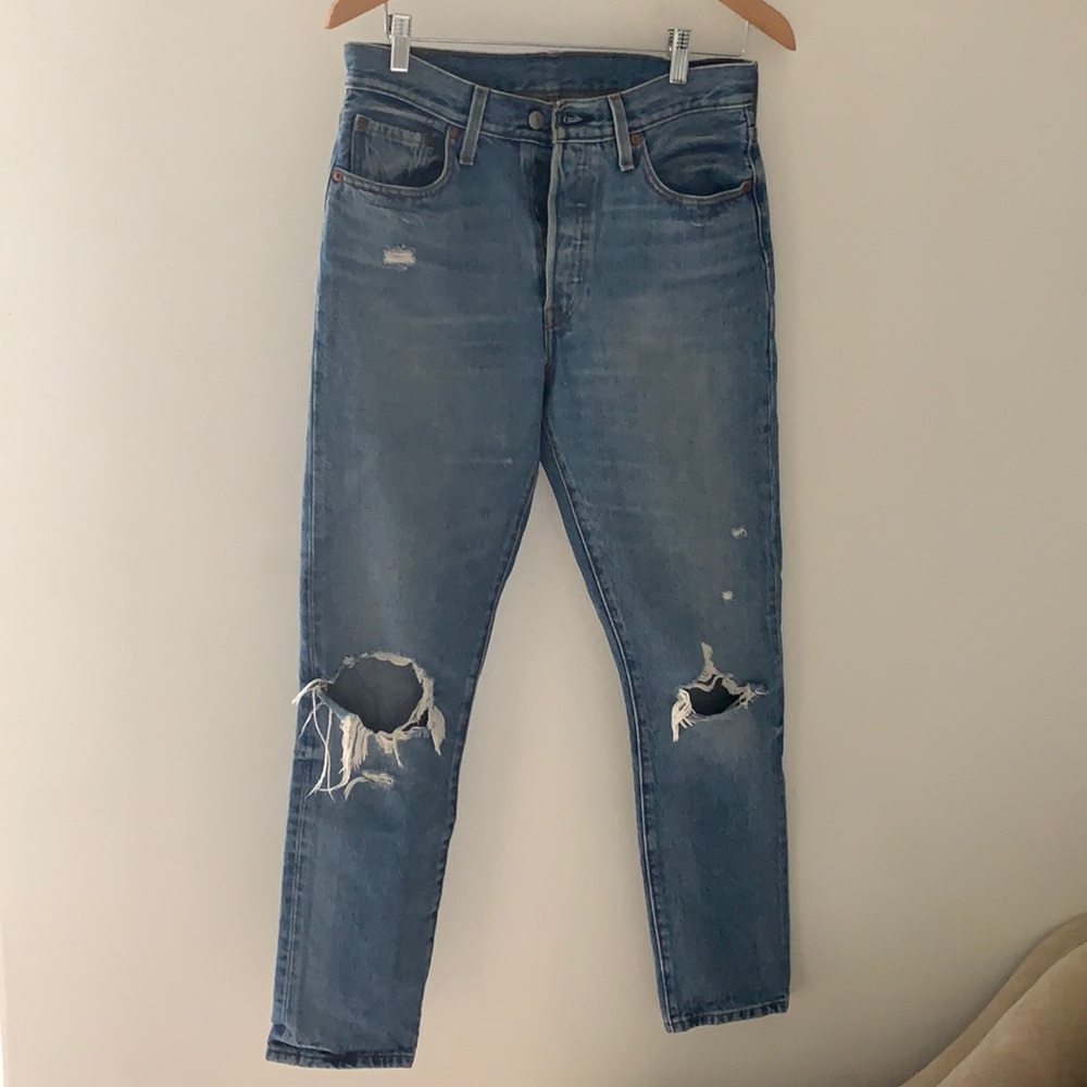 Levi’s 501 S, Wedgie- distressed at the knees, size 28
